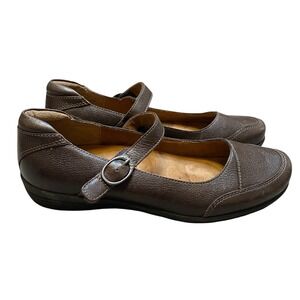 Taos Uncommon Mary Jane Size 9 Taupe Leather Flats Padded Comfort Everyday Retro
